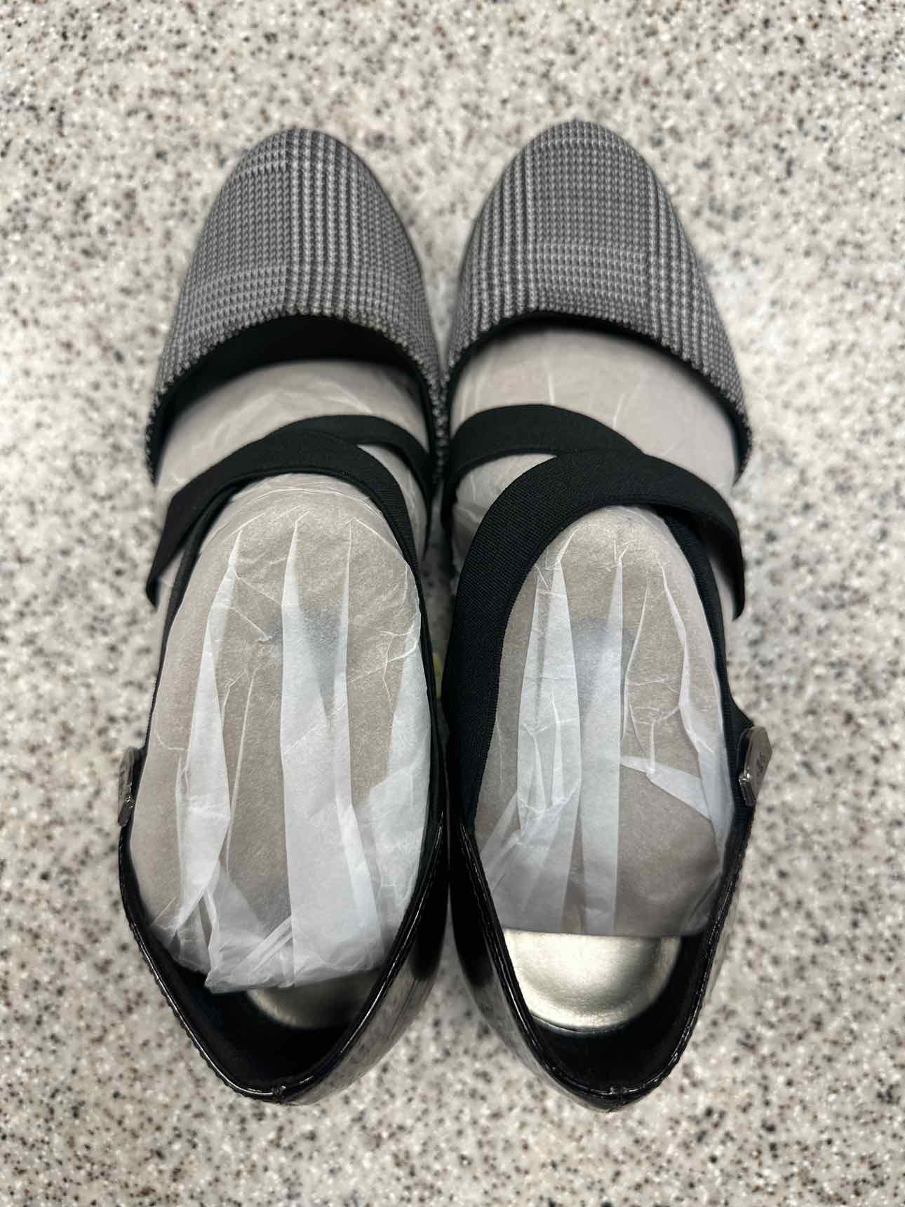 Anne Klein Size 8.5 Houndstooth Wedge Strappy White and Black Shoes