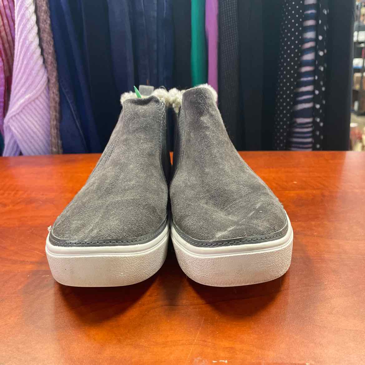 TOMS Size 7 1/2 Gray Sneakers