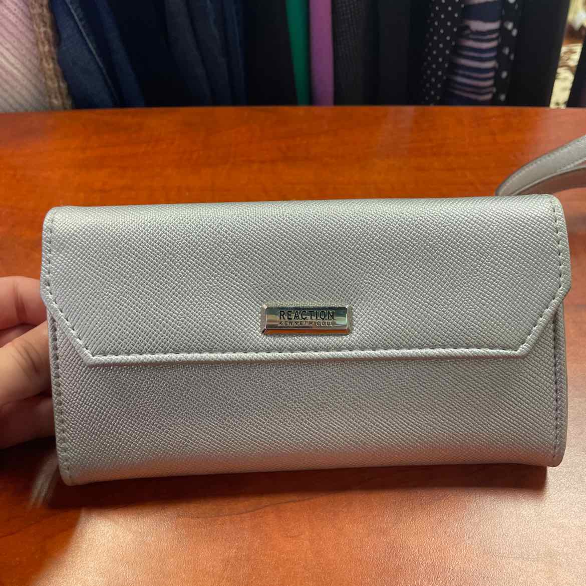 Kenneth Cole Reaction Saffiano Crossbody Silver Wallet Chain Strap