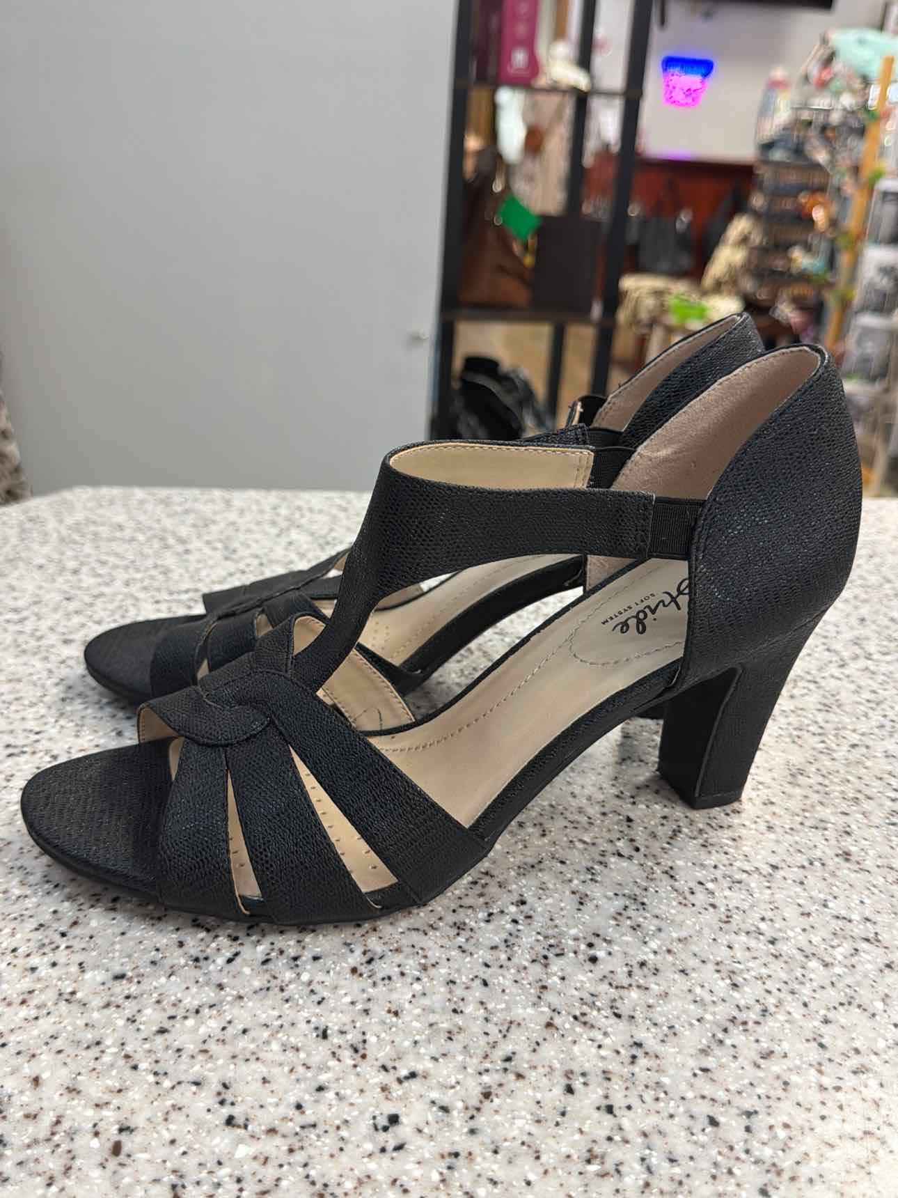 Life Stride Size 9 Strappy Dress Sandals T-Strap Open Toe Block Black sandal