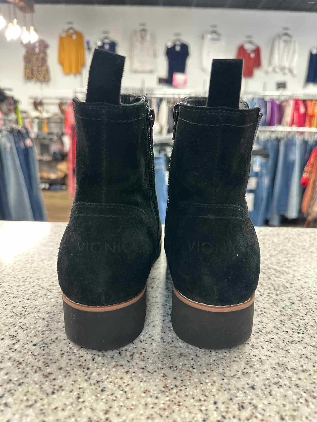Vionic Size 9 Brighton Women's Black Suede Chelsea Ankle Boots