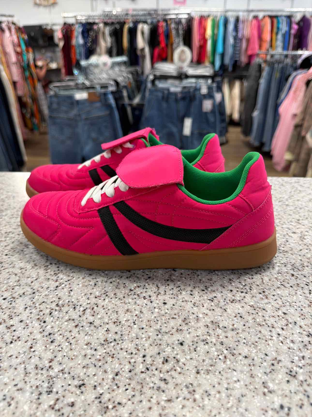 Steve Madden Size 8 Hot Pink Madrid Low-Top Sneakers