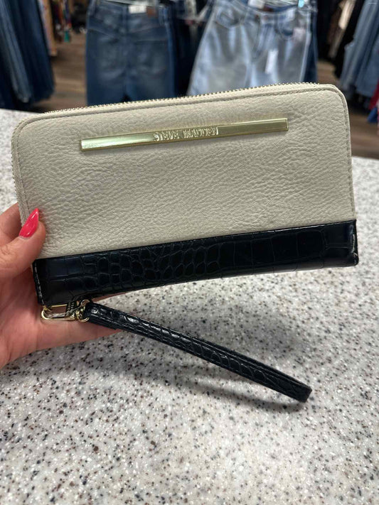 Steve Madden Size Small Tan and Black Long Zippy Wristlet Wallet