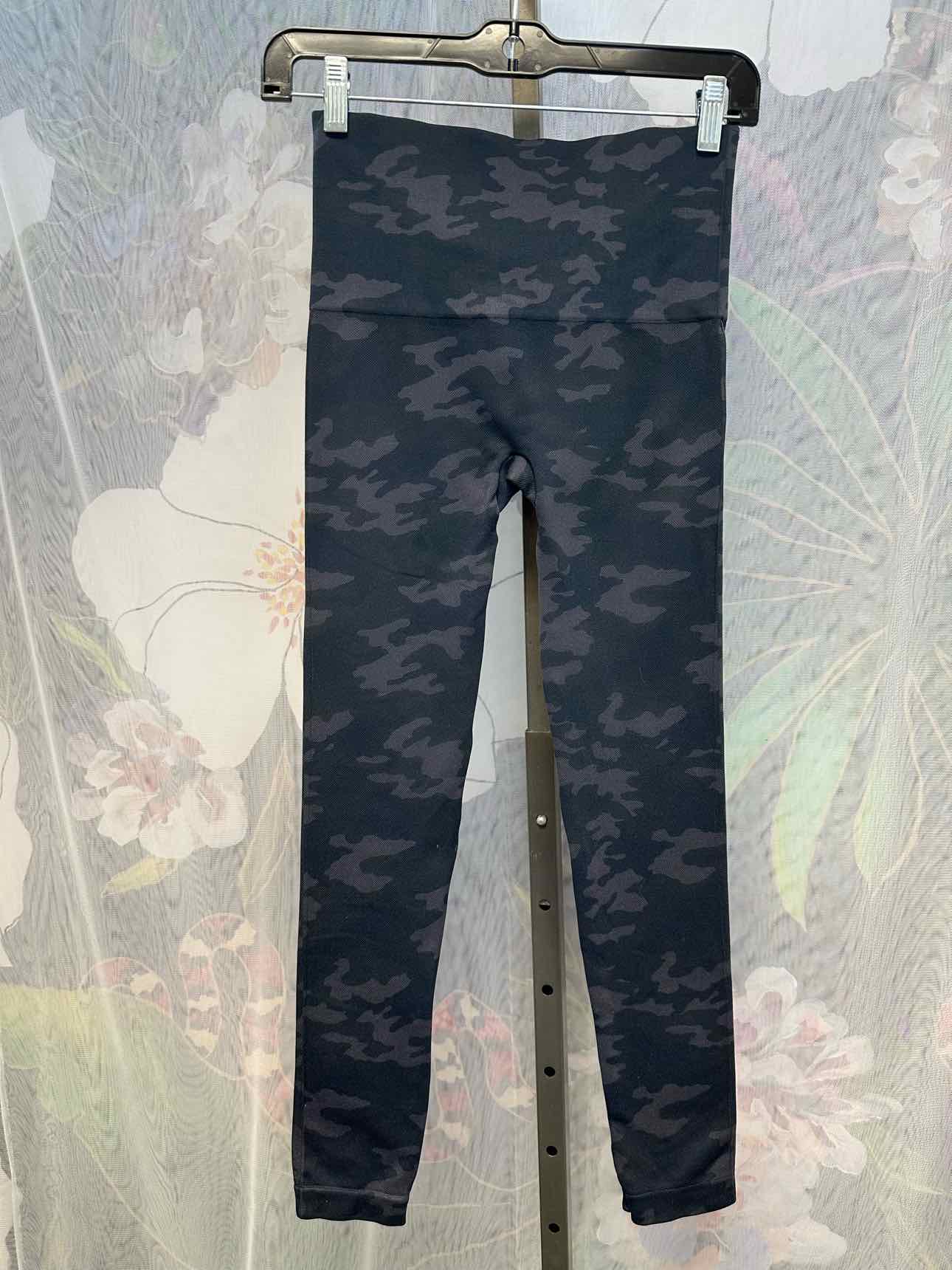 Spanx Size Medium Grey Camp Print High Waist Leggings Athletics