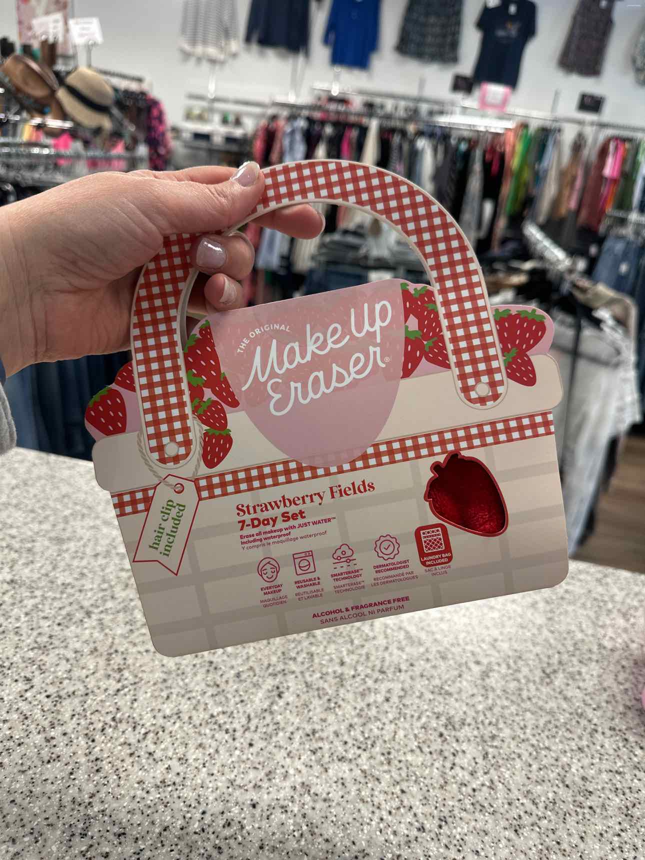 The Original Make Up Eraser Strawberry Lovers 7 Day Set