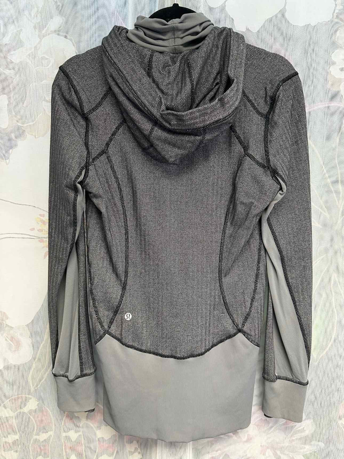 Lululemon Define Heathered Chevron Long Sleeve Zip Up Size 8 Grey Hoodie