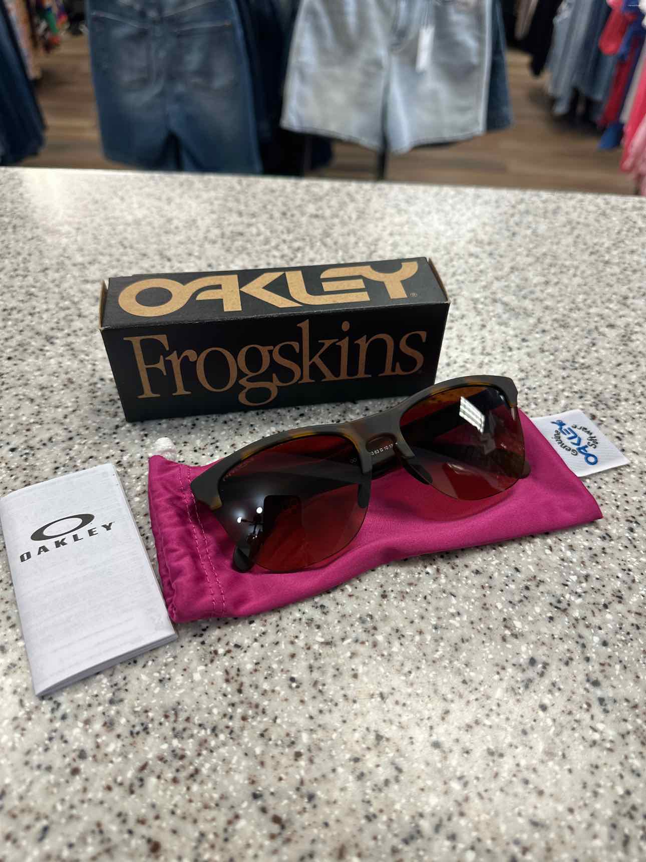 Oakley Size Brown Tortose Cat Eye Sunglasses NEW NIB