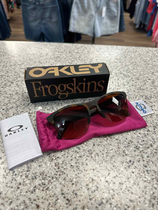 Oakley Size Brown Tortose Cat Eye Sunglasses NEW NIB