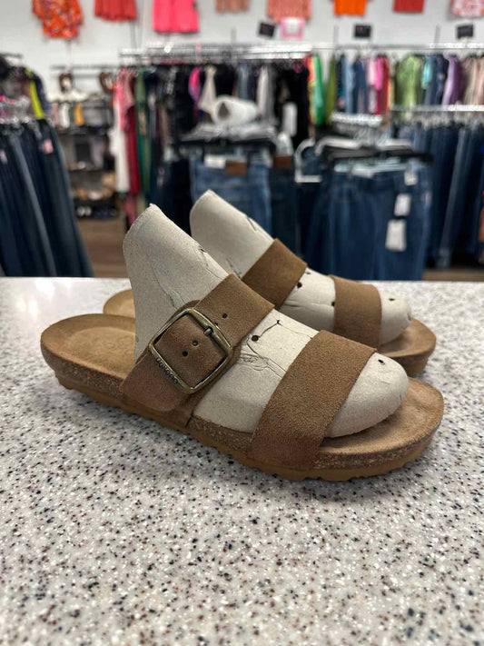 Yokono Size 7.5 Tan sandal