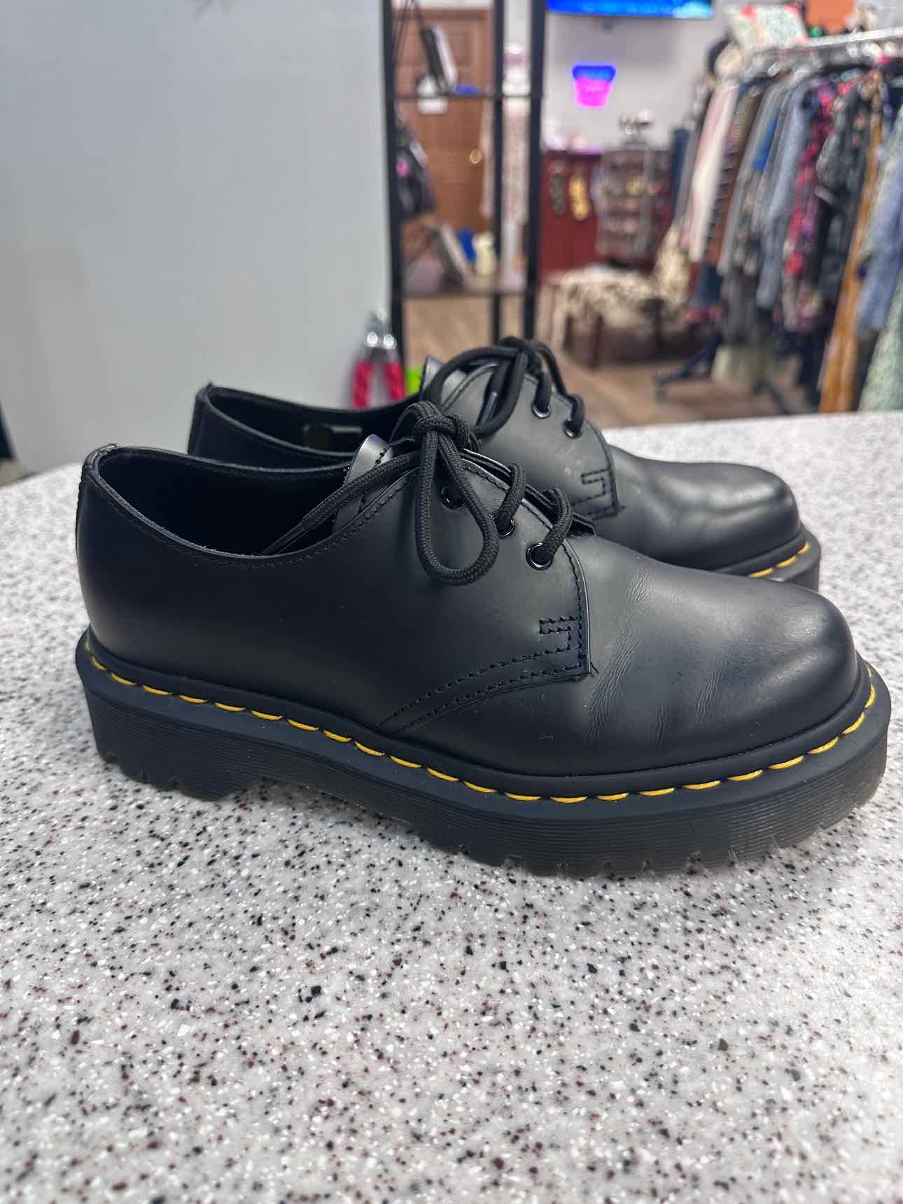 Dr. Martens Size 7 Black Oxford Leather Shoes