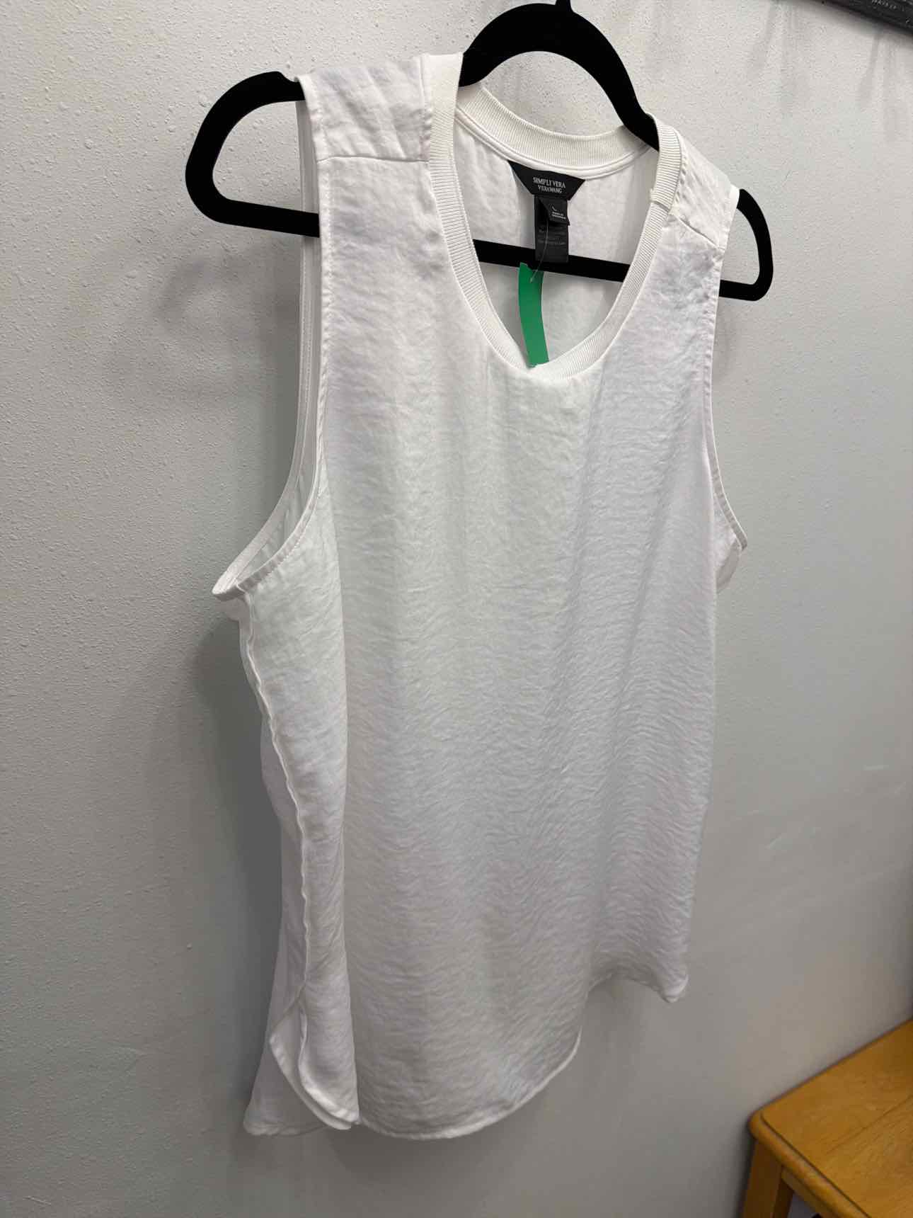 Simply Vera Sleeveless Blouse Size Large White Top