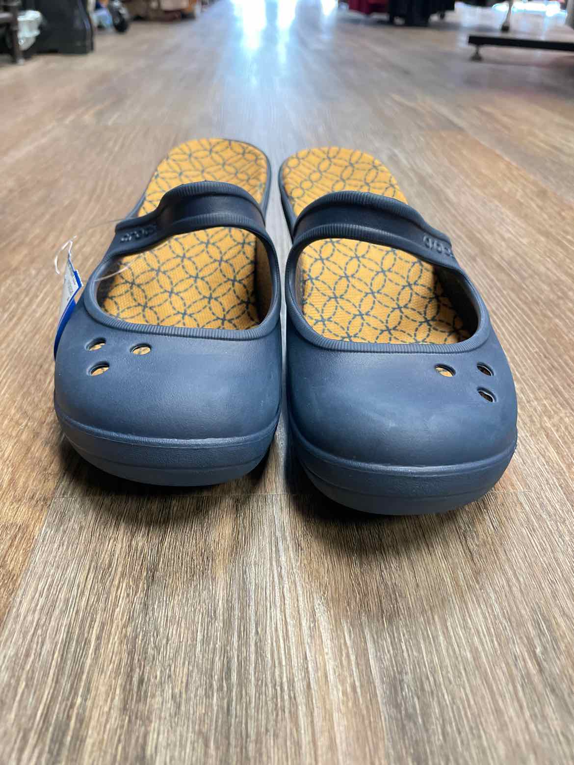 Crocs Size 8 Navy Shoes