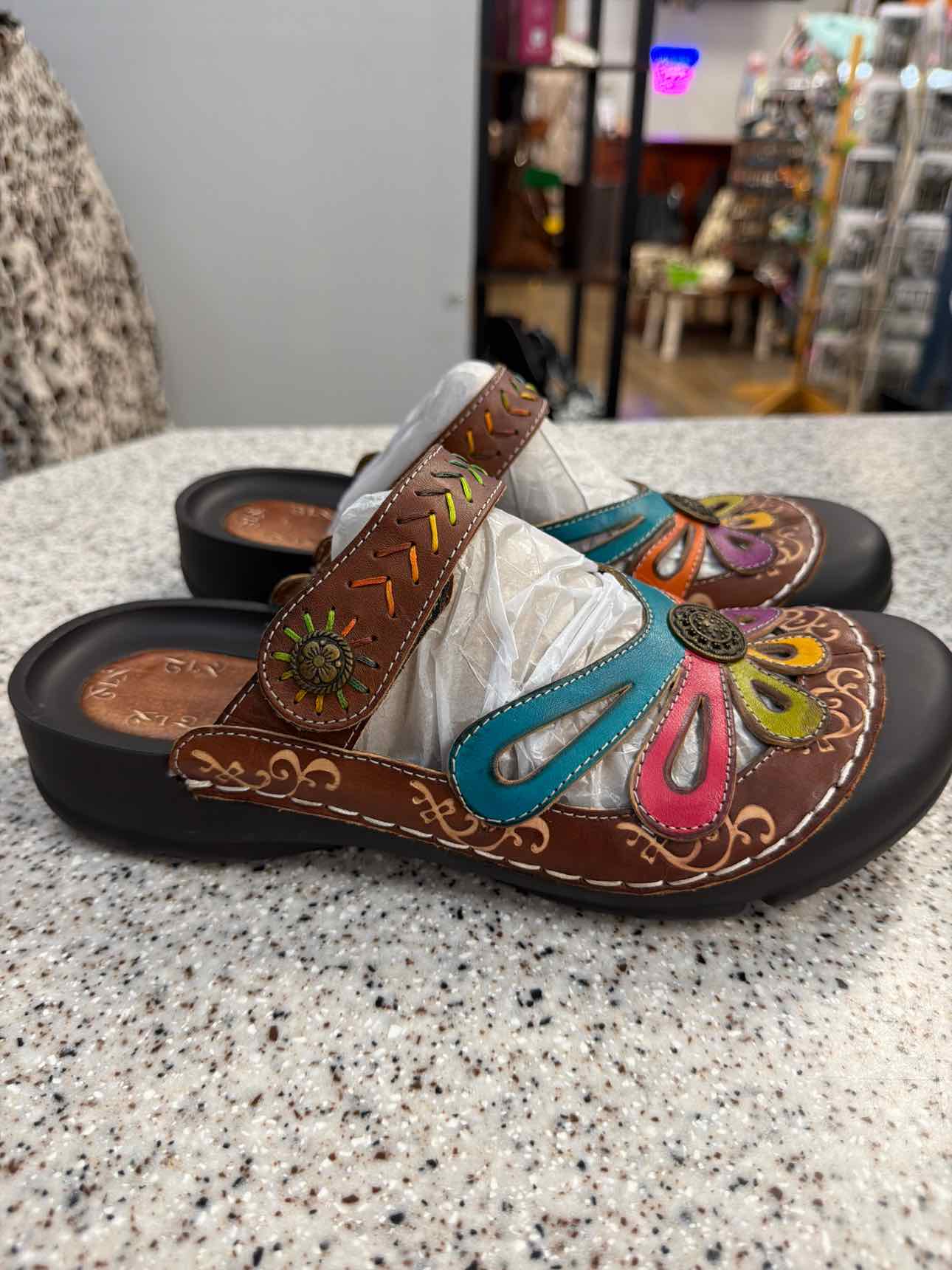 L'artiste Size 40 Brown/Multi Shoes
