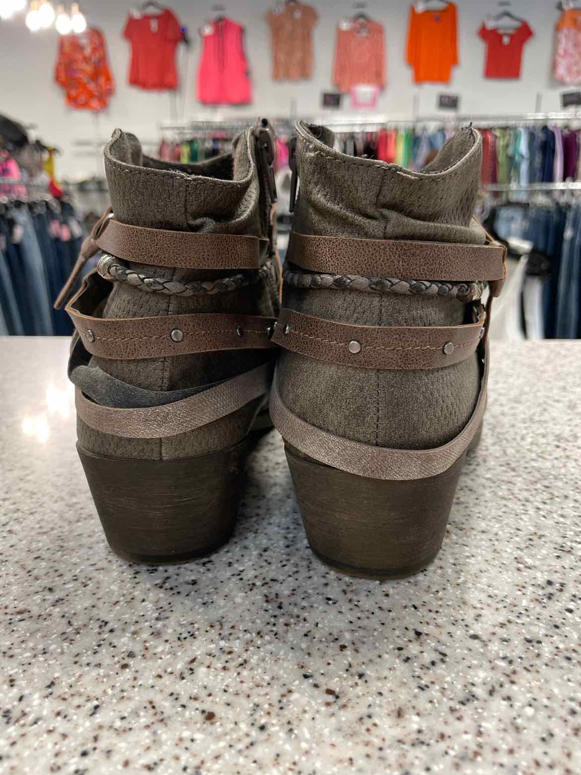 Carolina Belle Size 9 Gray Multi Ankle Strap booties Boots