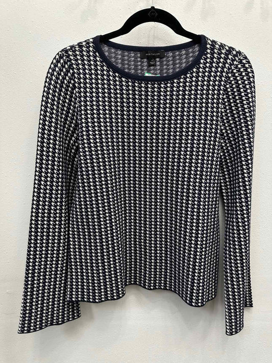 Ann Taylor Houndstooth Print Crewneck Size Medium Navy/White Top