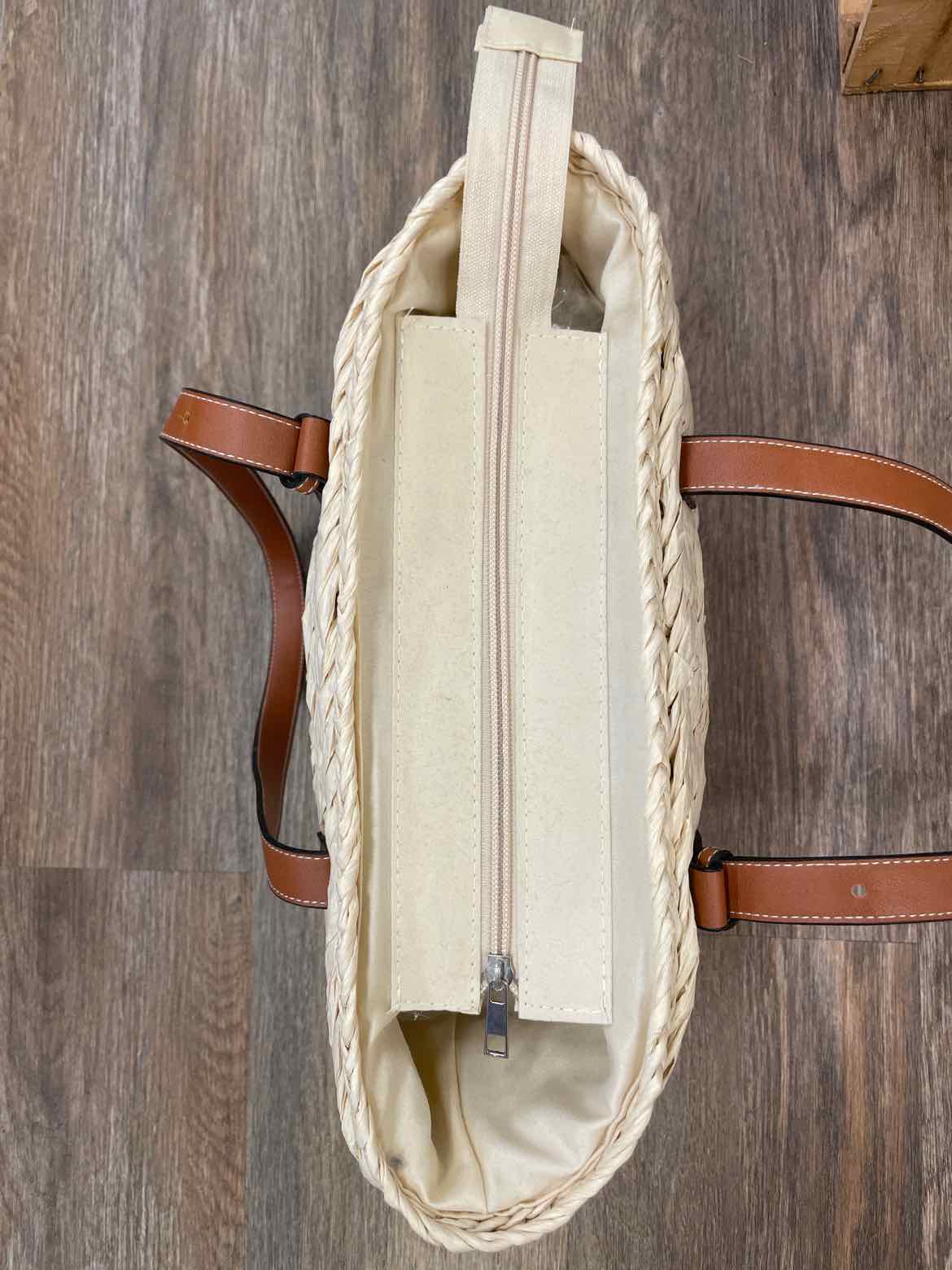 Judson & Co Size Medium Natural Handbags
