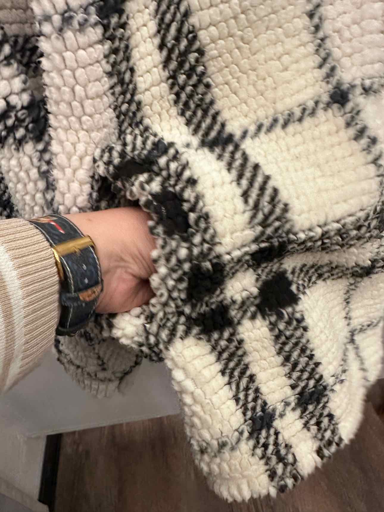 Blakeley Size 1X Sherpa Fuzzy Plaid White and Black Shacket Jacket (Consigned)