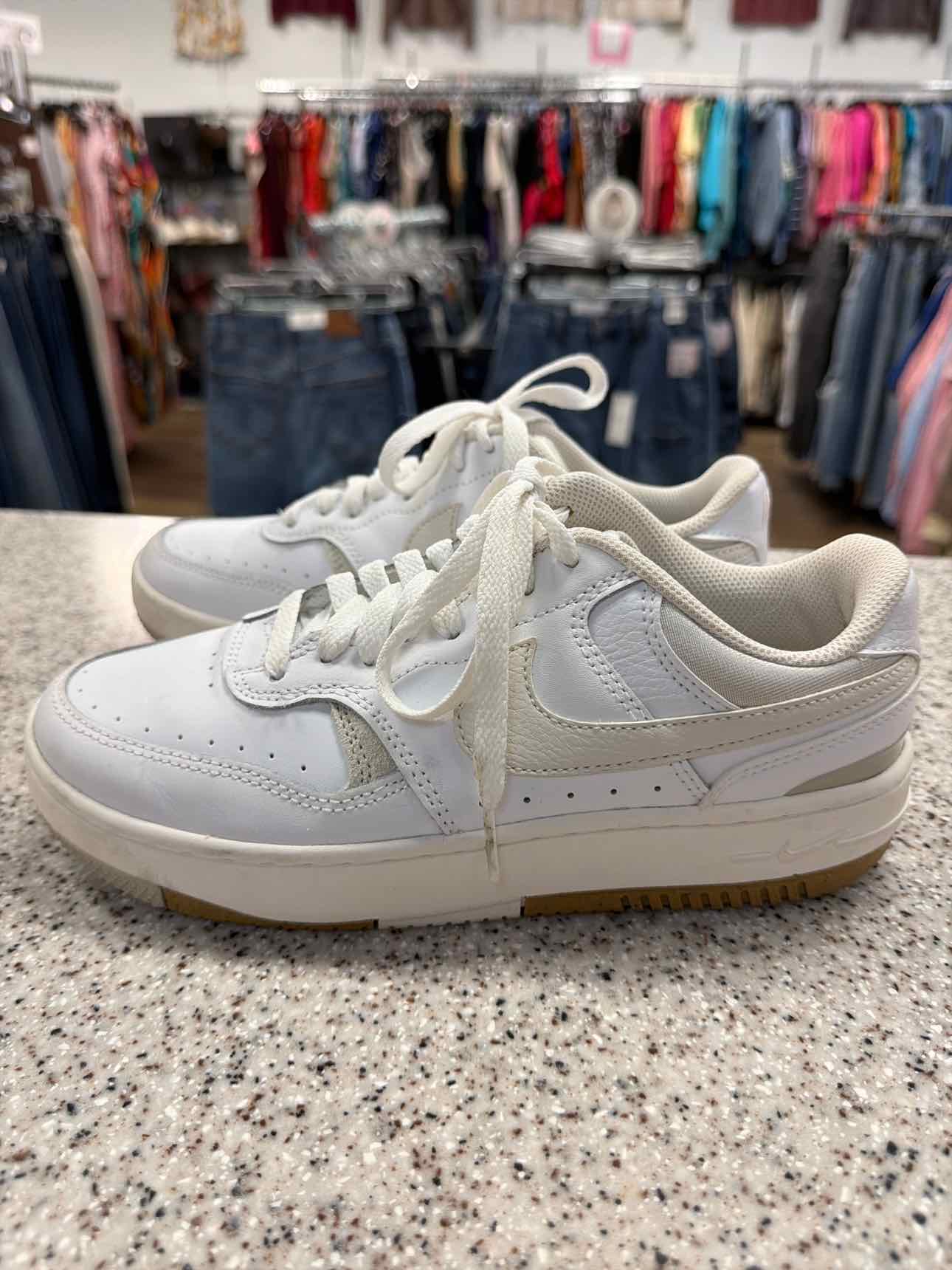 Nike Size 7 White Women's Gamma Force Leather Sneakers