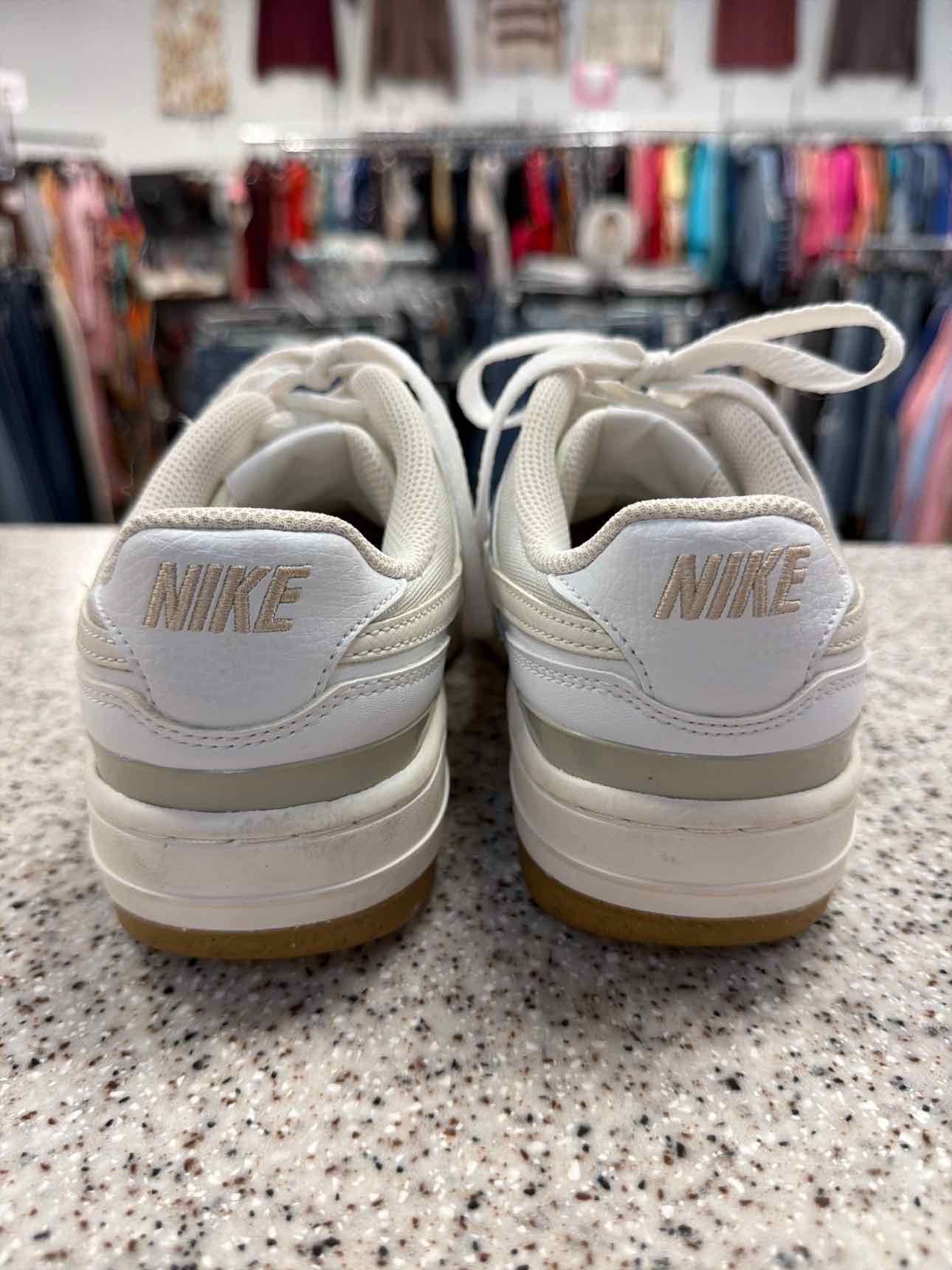 Nike Size 7 White Women's Gamma Force Leather Sneakers