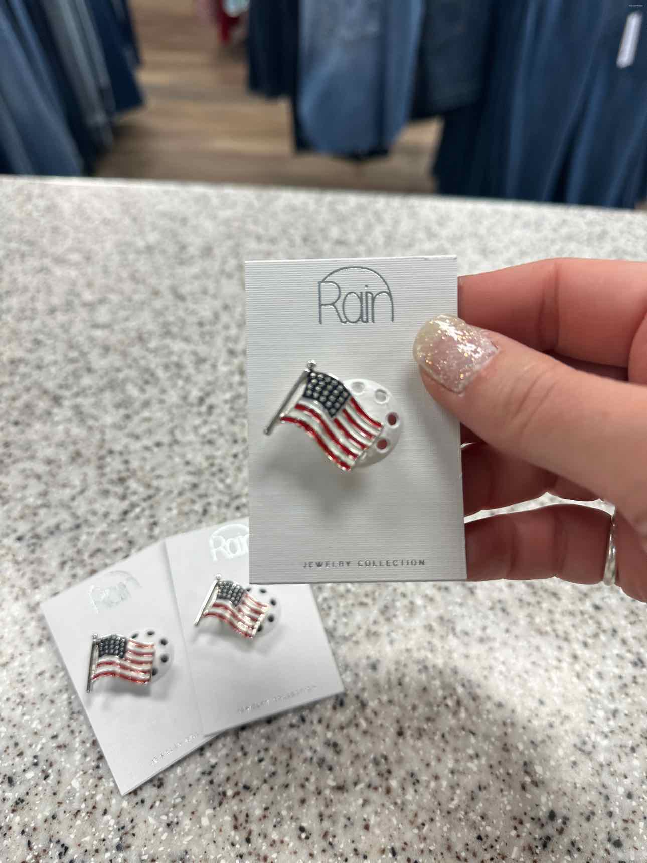 Red White and Blue American Flag Stars and Stripes Patriotic USA Pin Brooch