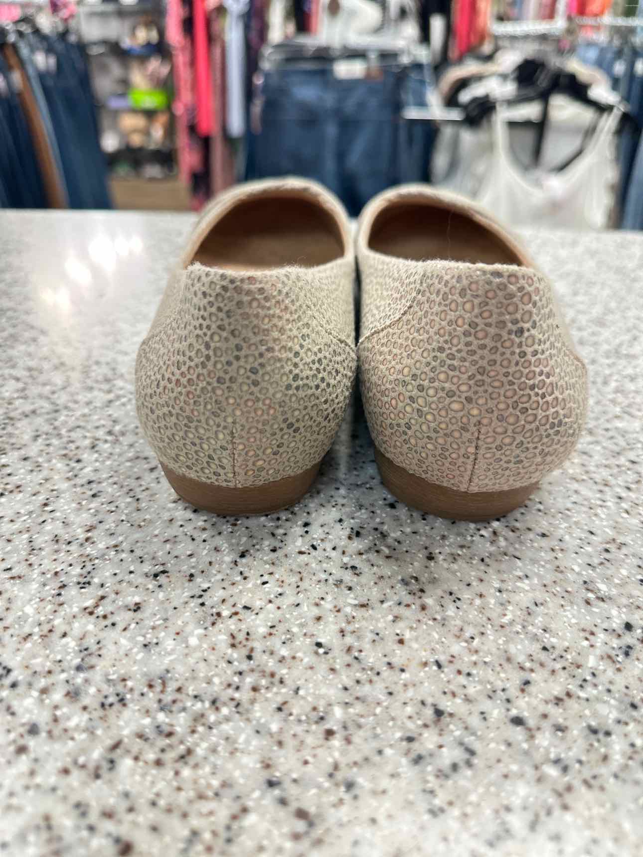 BOC Size 9 1/2 Taupe Shoes