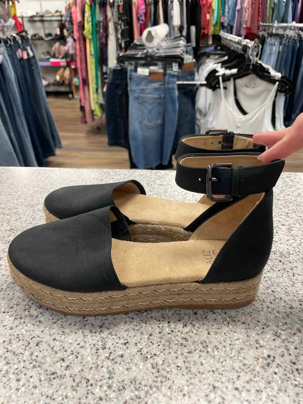 NATURALIZER Size 8 Black sandal