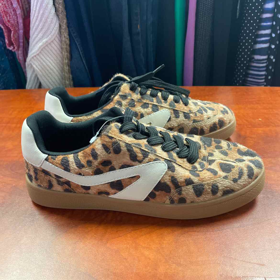 Dolce Vita Voyage Leopard Print Sneakers Size 7