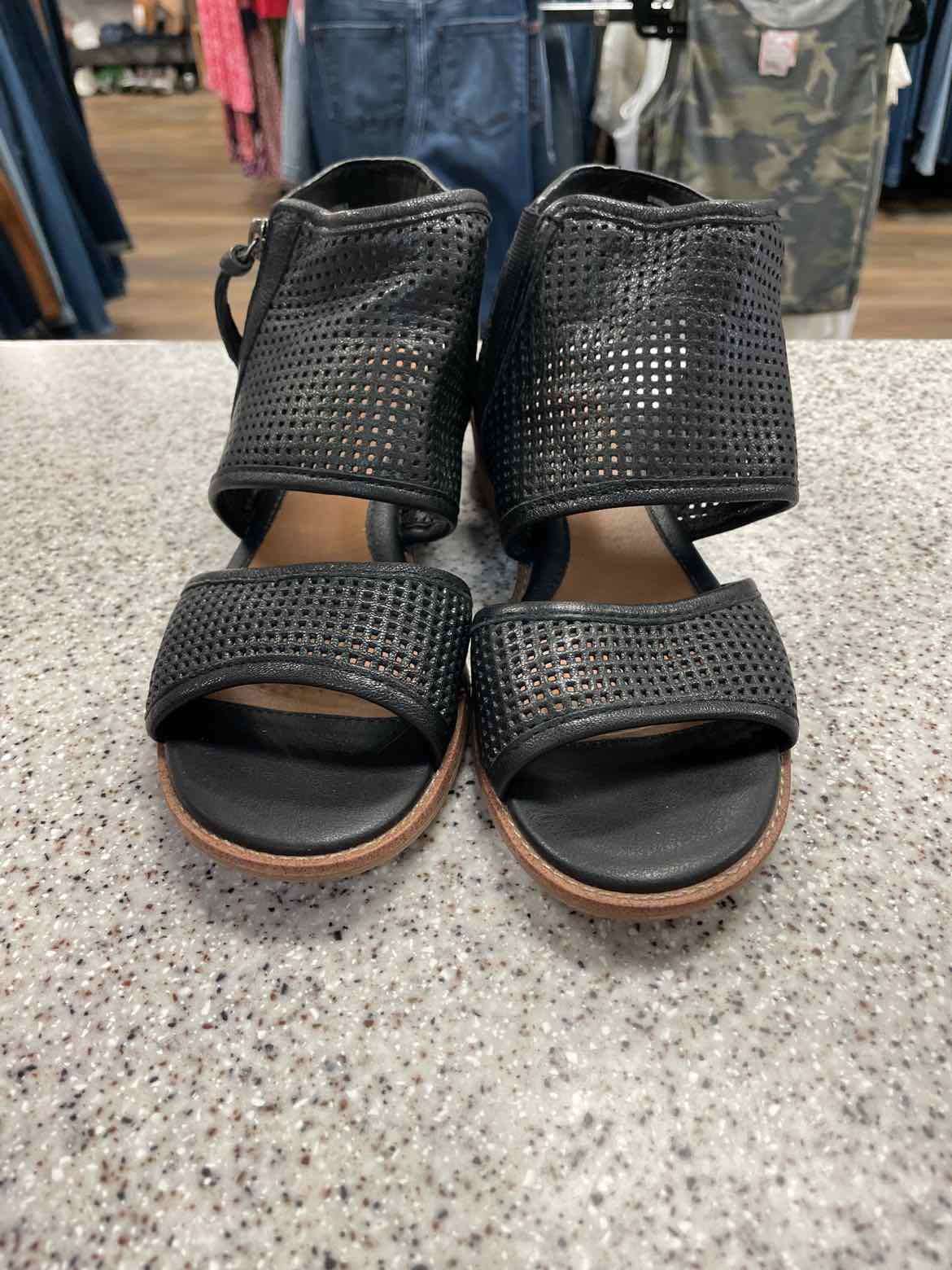 Sofft Size 8 Blk/Silver Lace sandal