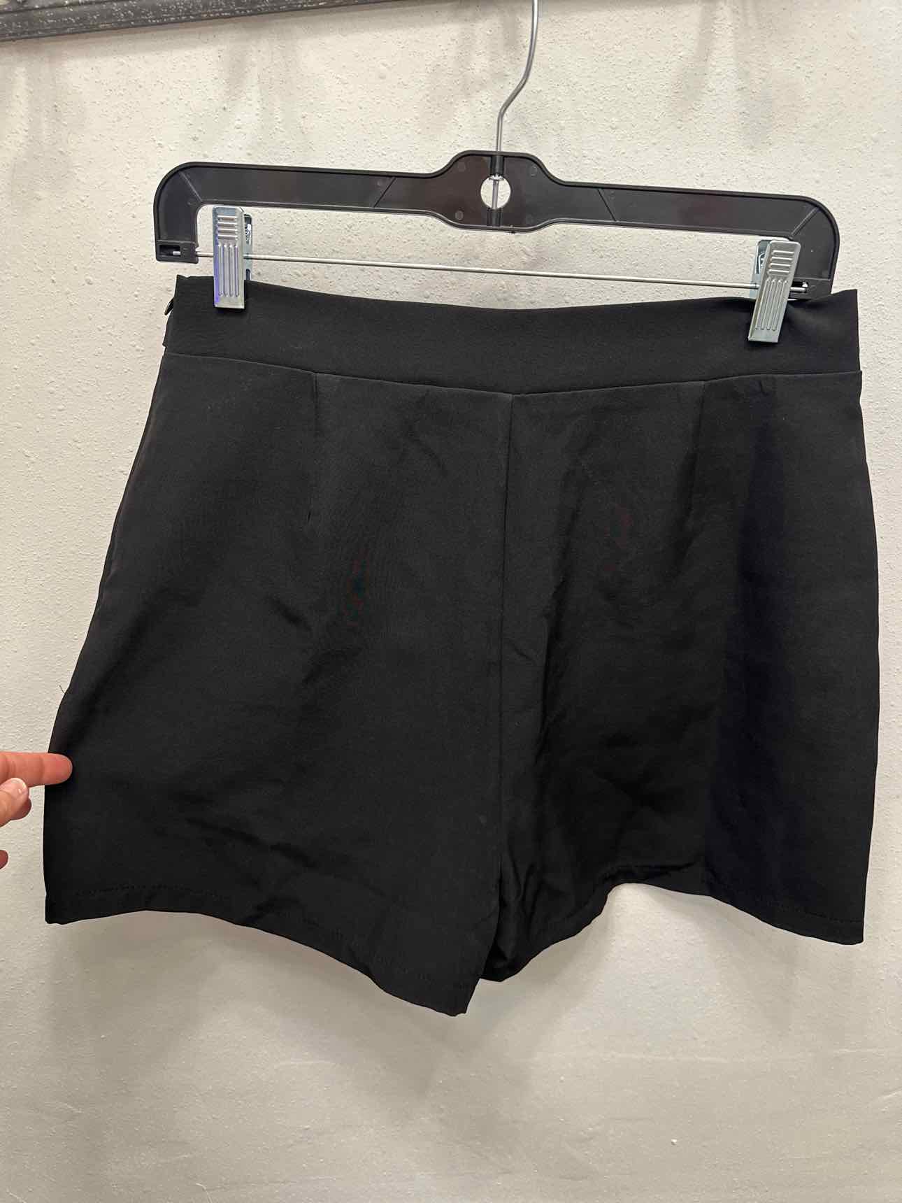 Women's Size Large Black Shorts Side Zip with Gold Tone Circles Hardware