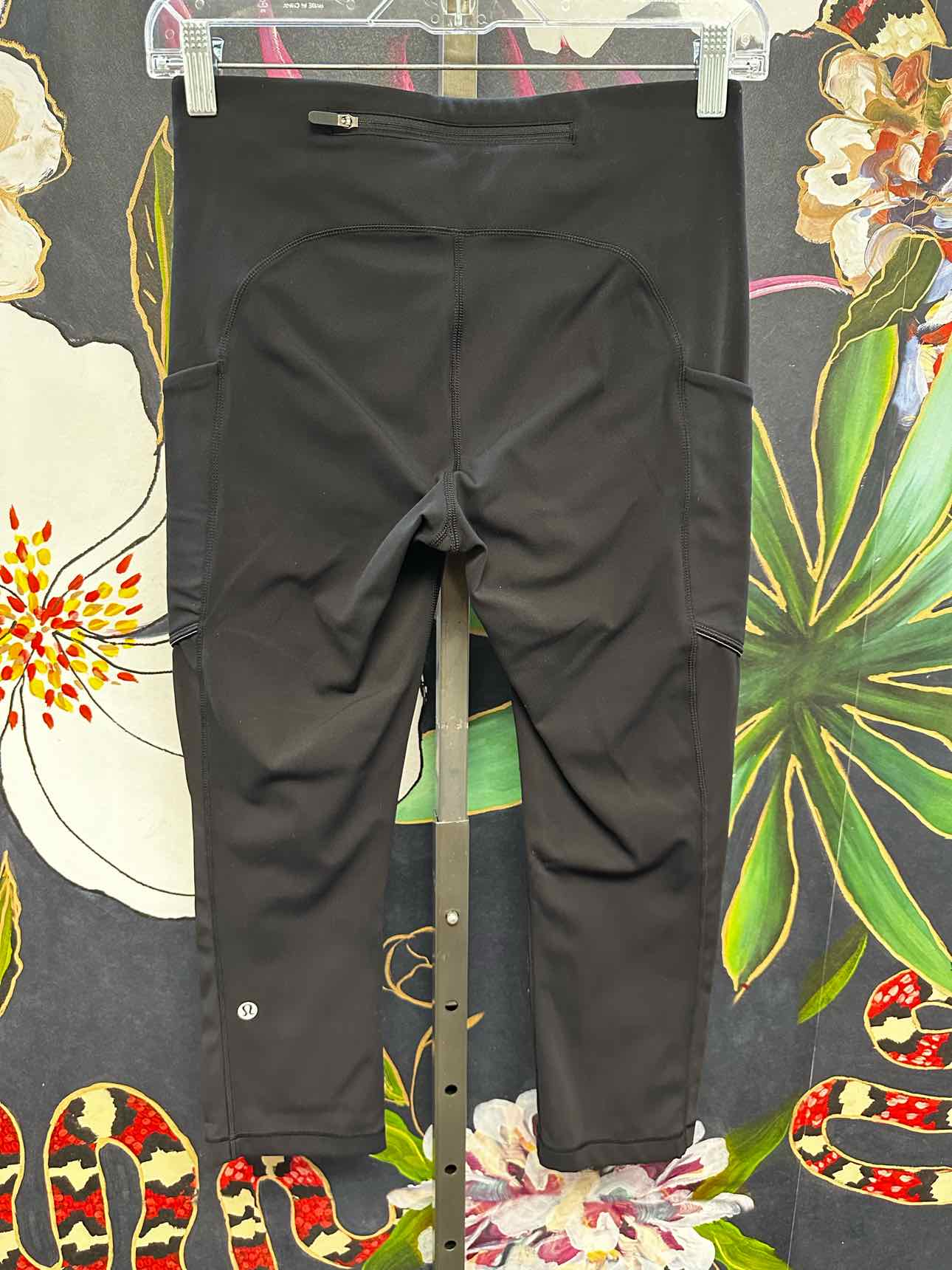 Lululemon Size 6 Black Capri Leggings Women's Athletics
