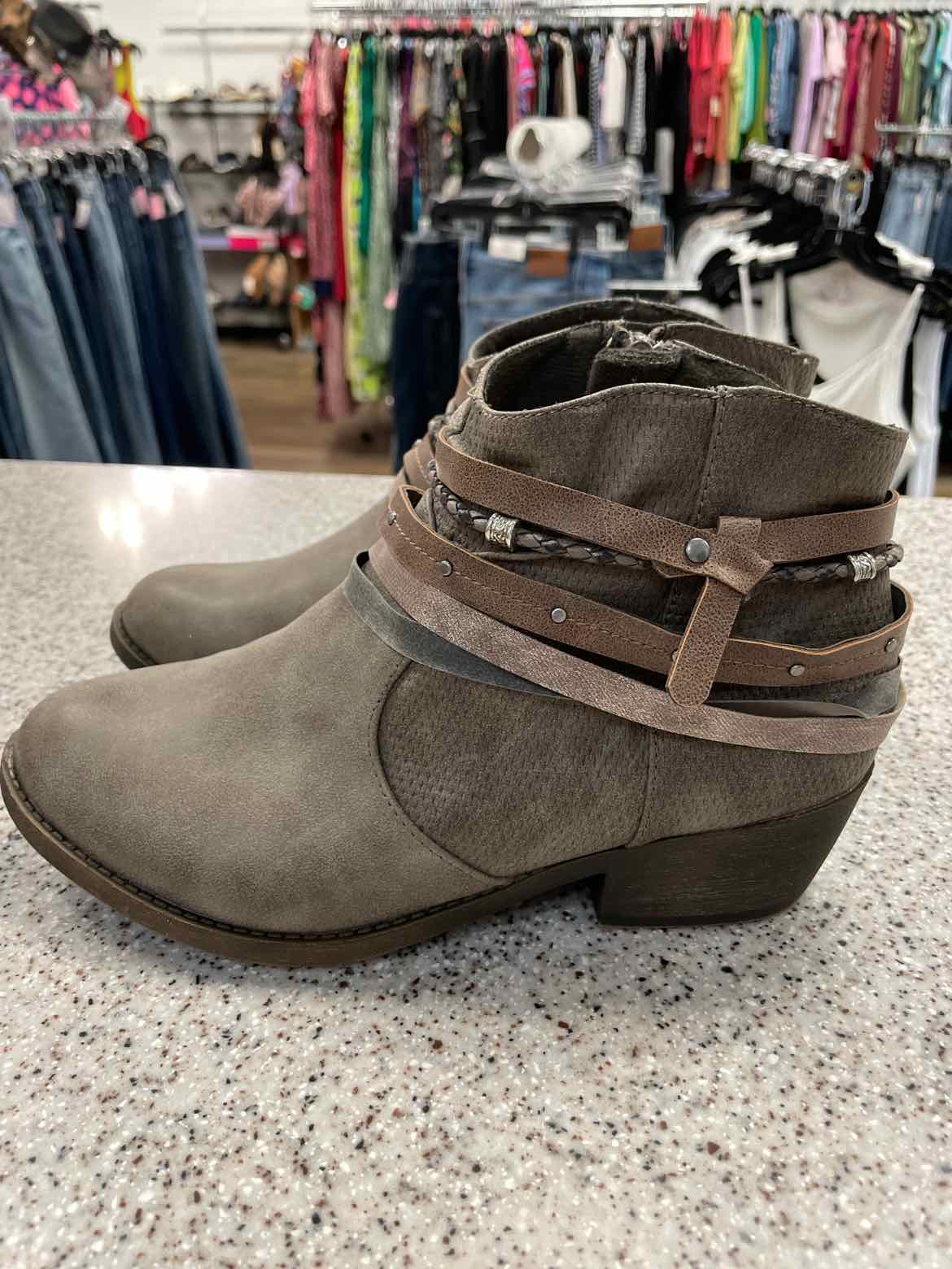 Carolina Belle Size 9 Gray Multi Ankle Strap booties Boots