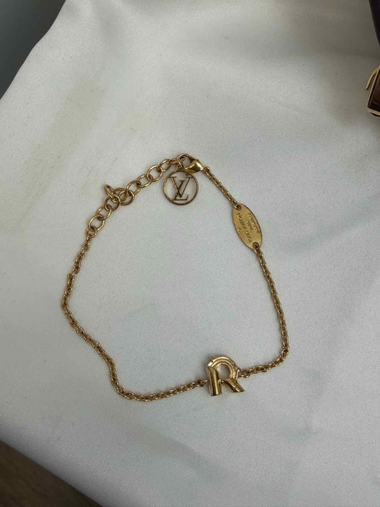 Louis Vuitton Size 7.5" Gold Plated LV & Me "R" Bracelet