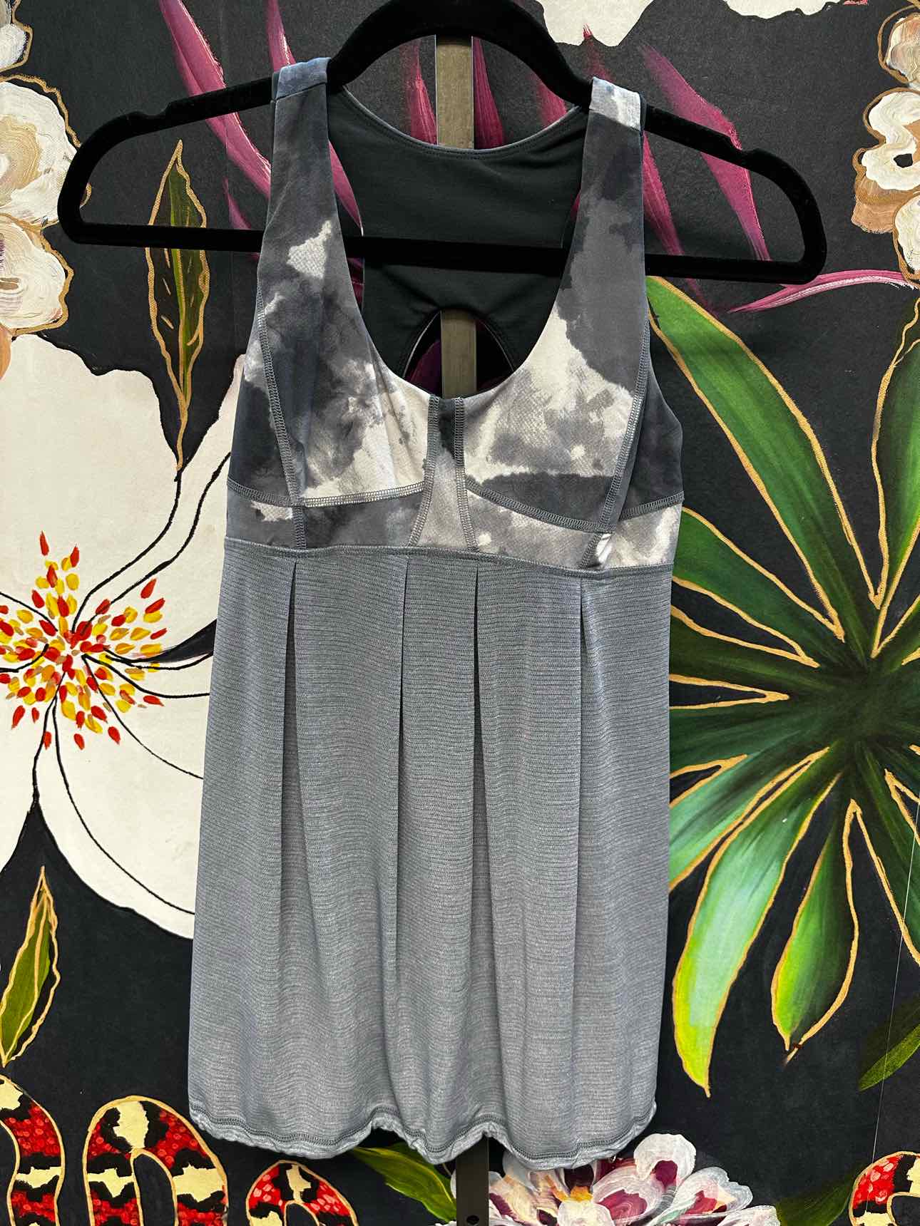 Lululemon Size 6 Grey Athletics