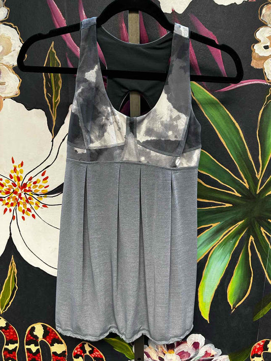Lululemon Size 6 Grey Athletics