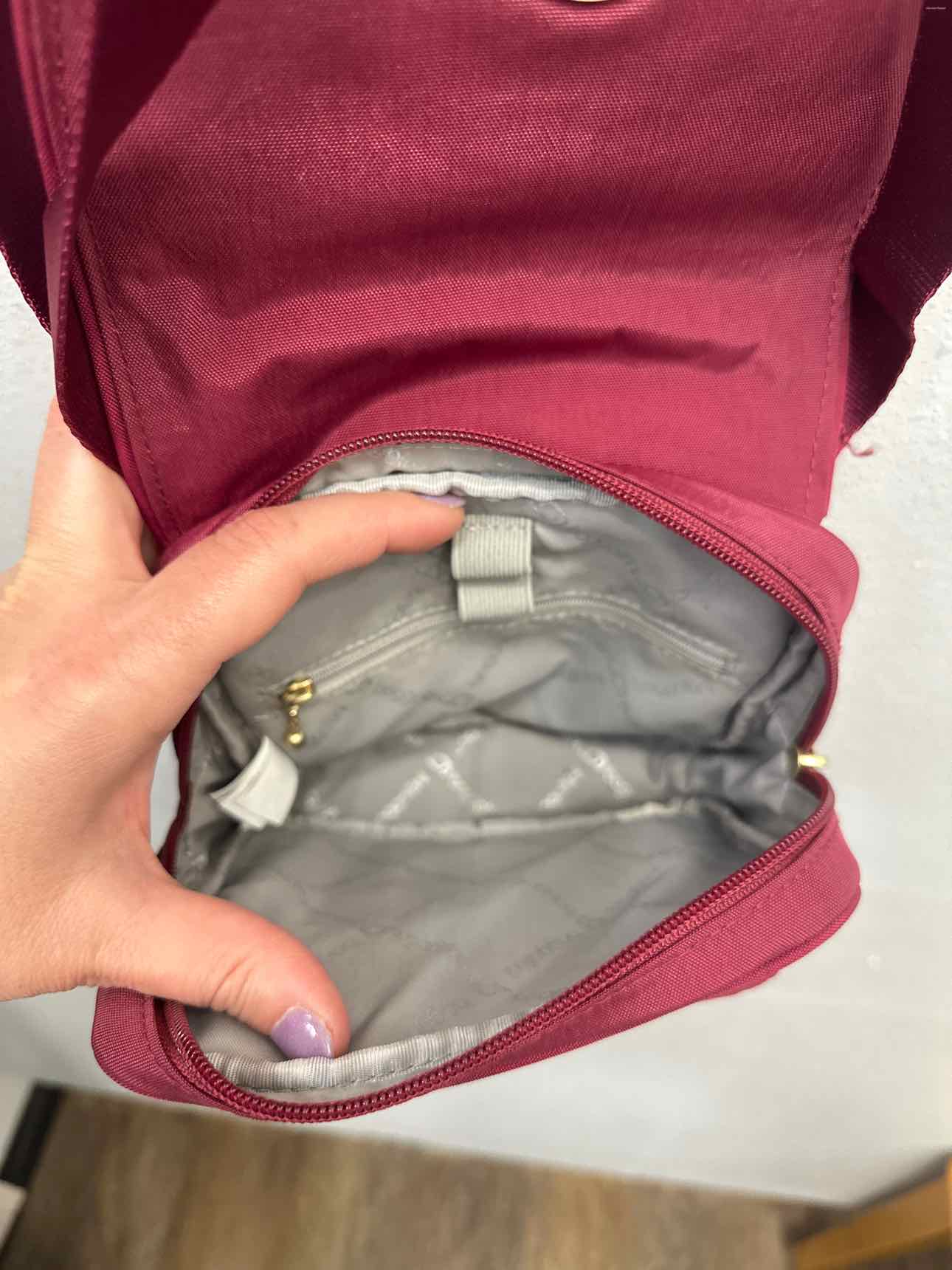Baggallini Size Small maroon Handbags