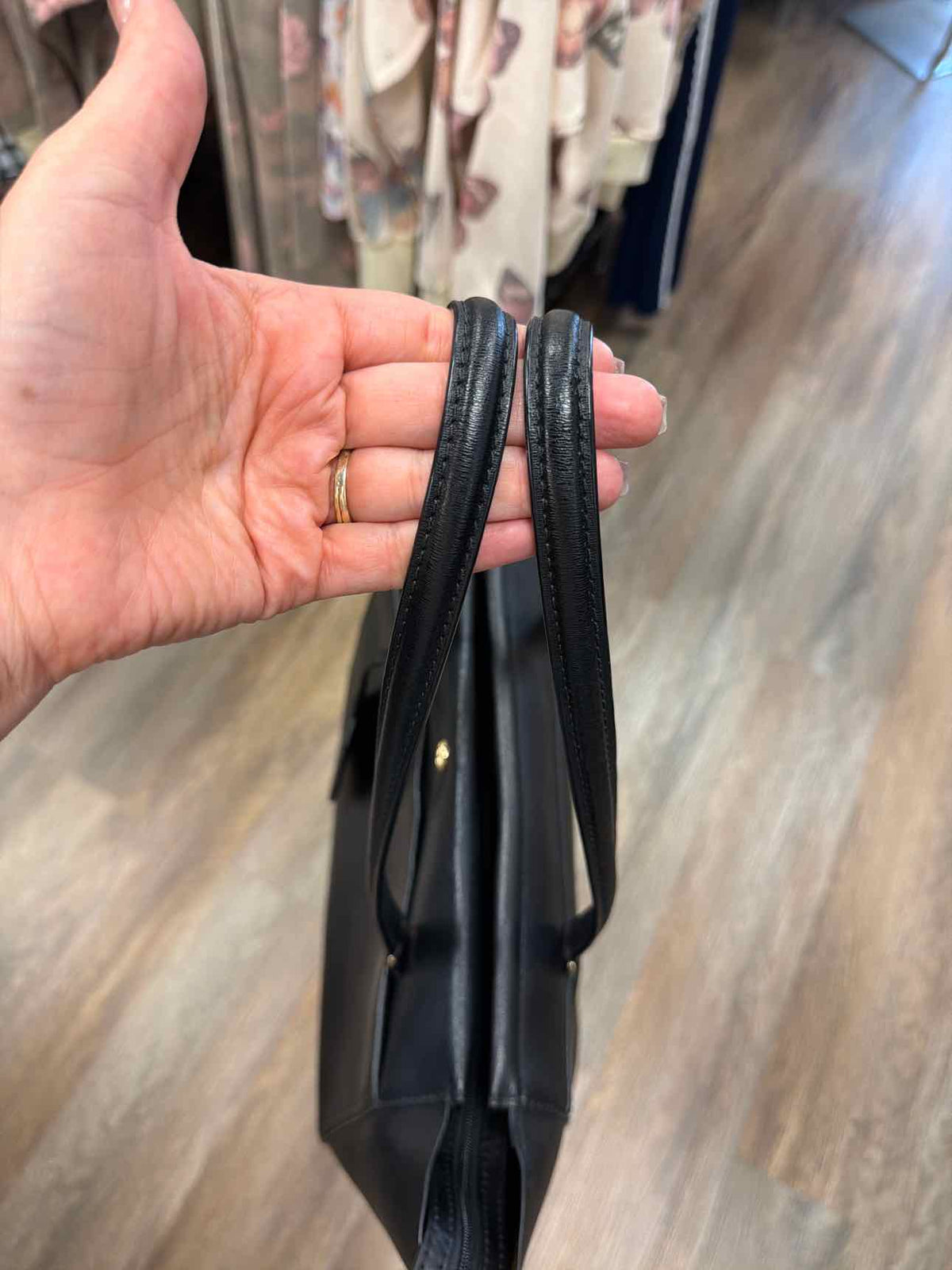 Tory Burch Size Medium Black Handbags