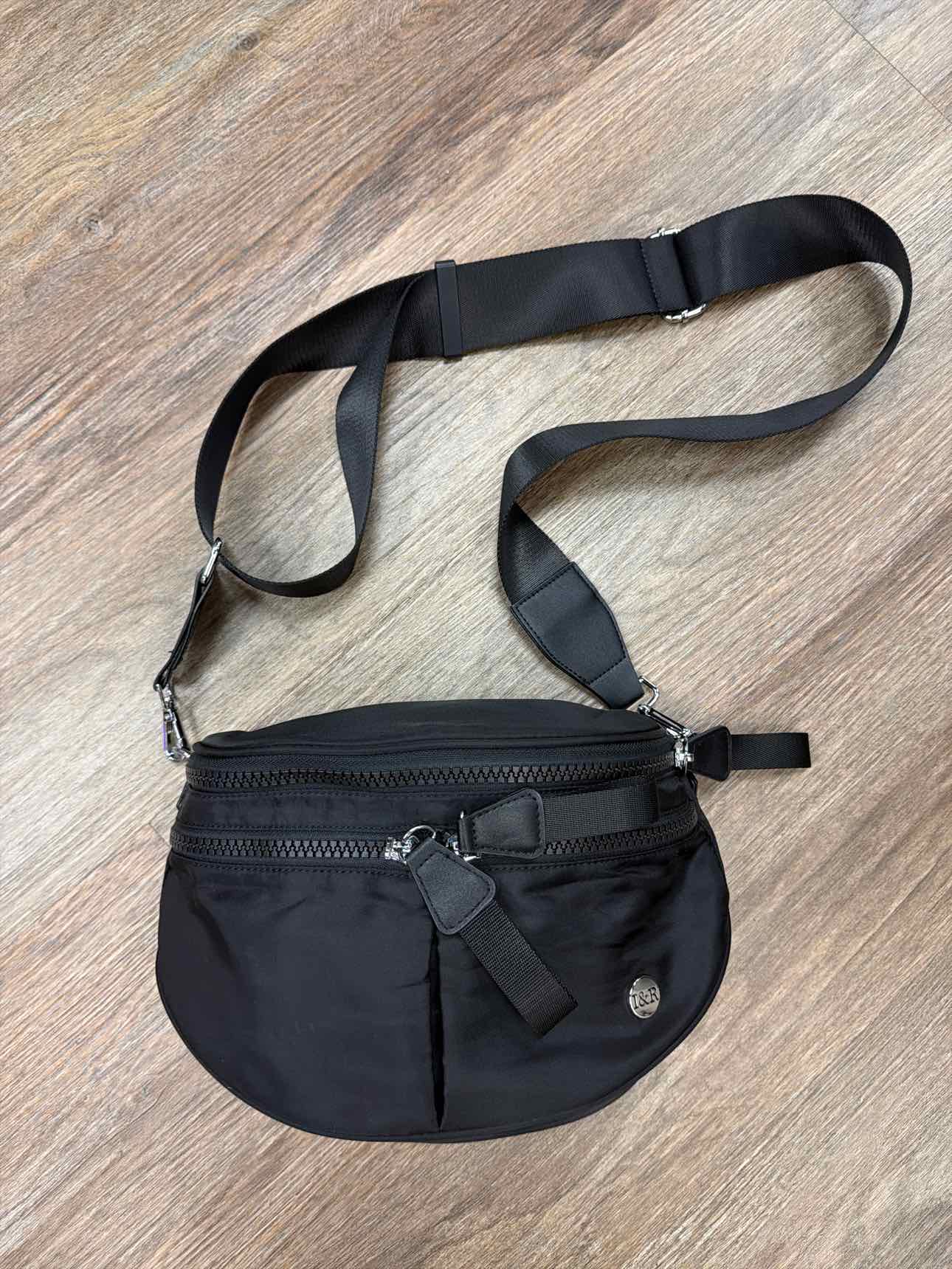 I&R Nylon Crossbody Bum Bag Water-Repellent Sling Bag NWOT Black Handbags