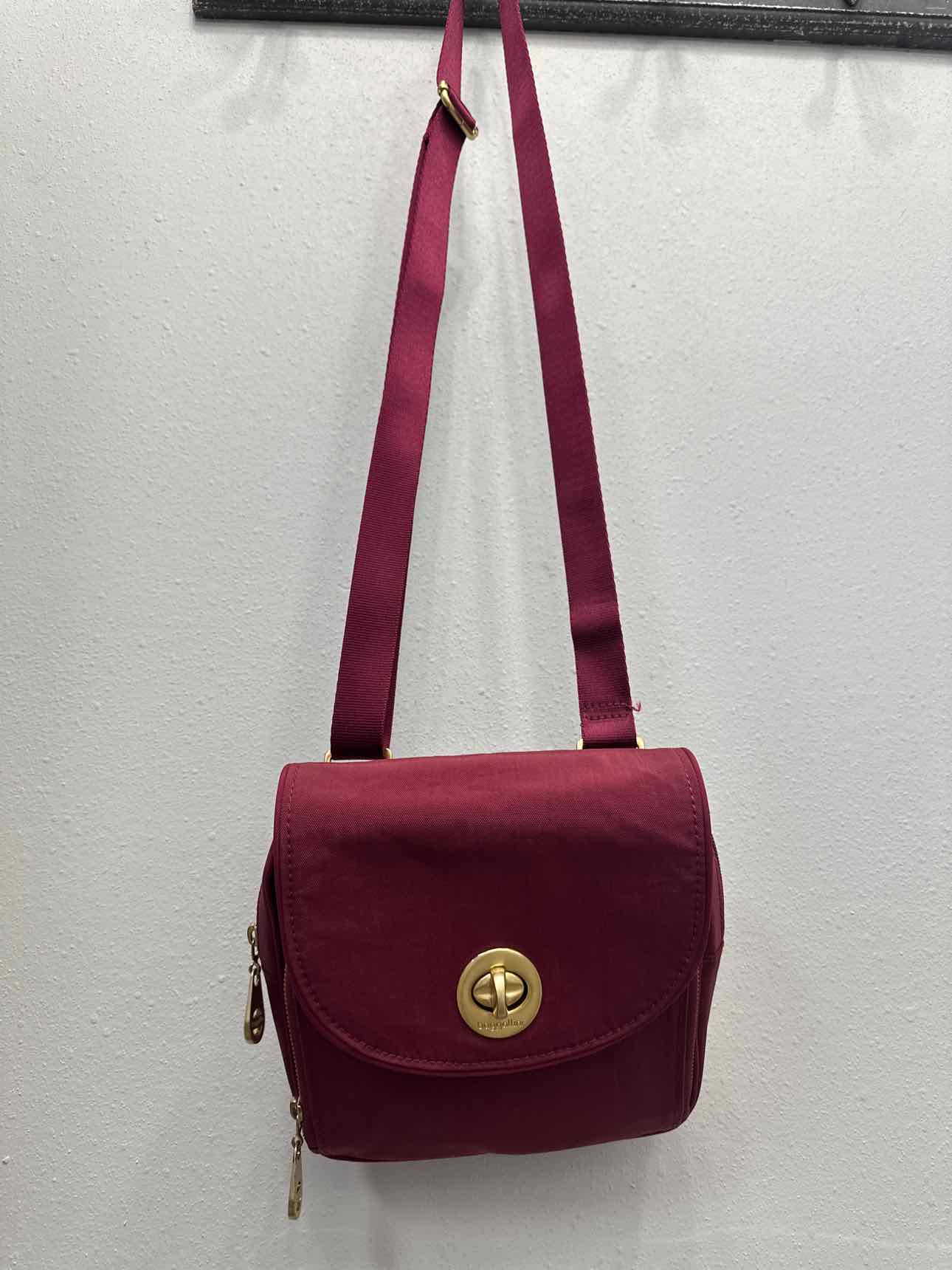 Baggallini Size Small maroon Handbags