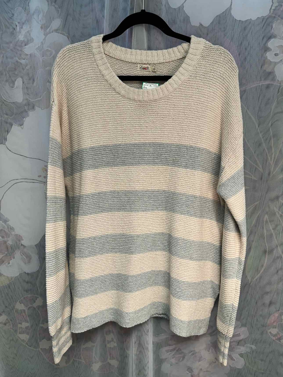 Faherty Striped Heavy Weight Long Sleeve Size Medium Cream/Grey Sweater