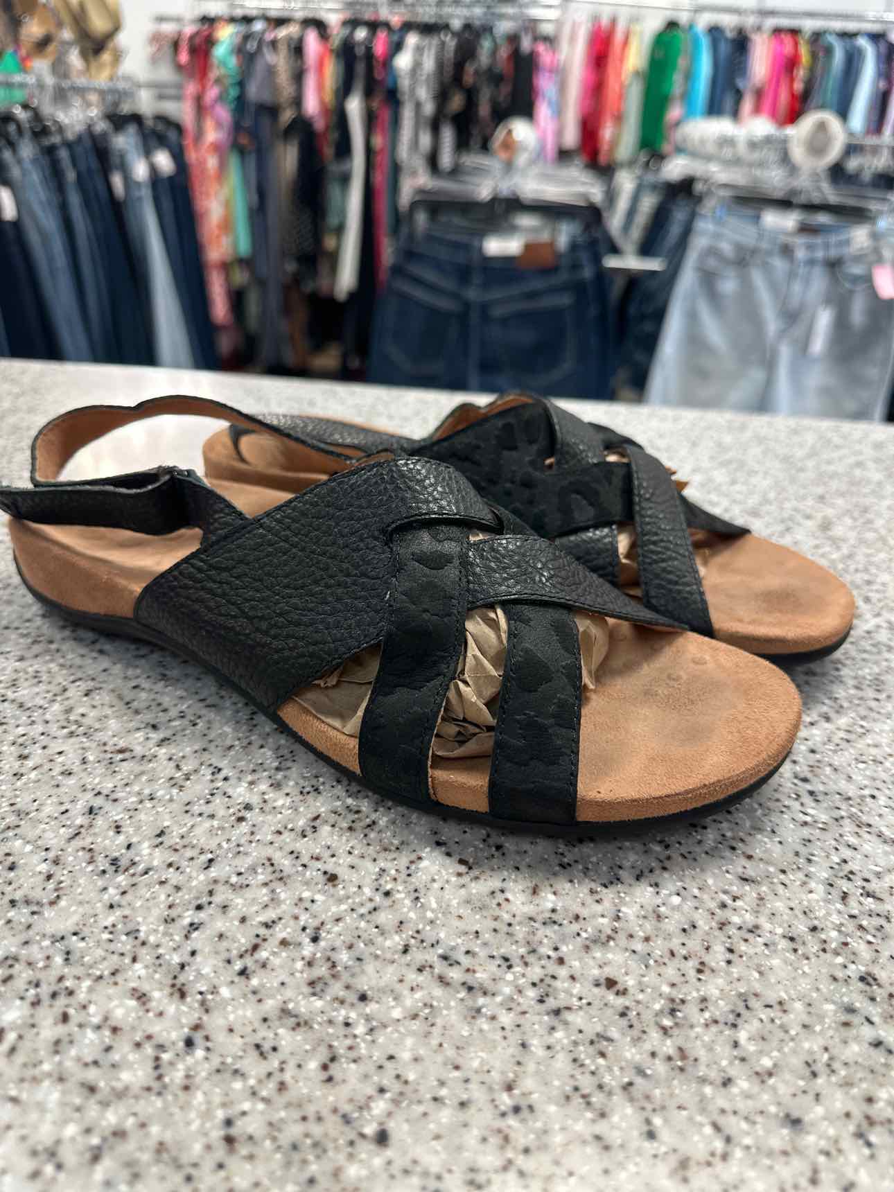 Vionic Size 10 Black Textured Leather Leopard Sandal