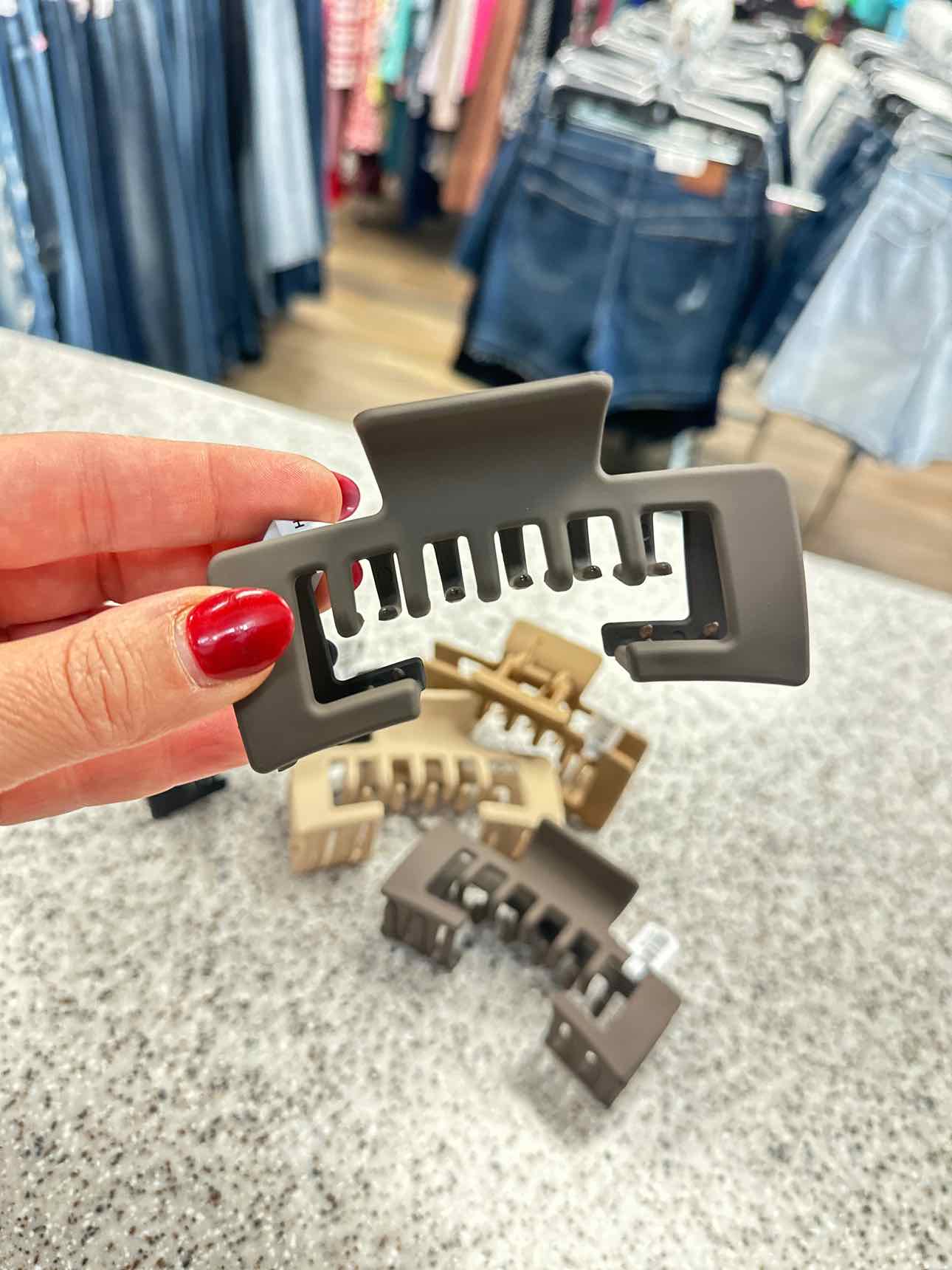 Notched Out 4" Hair Claw Clip