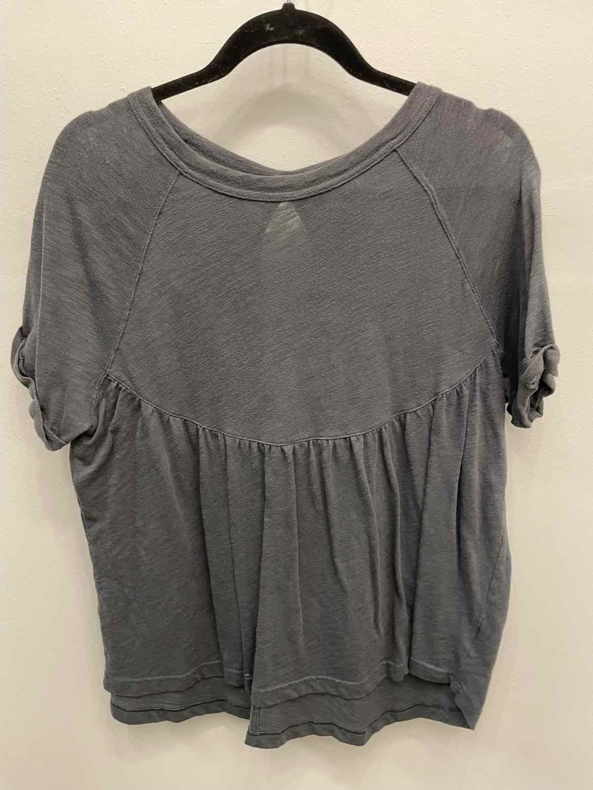 American Eagle Size Medium Grey Top