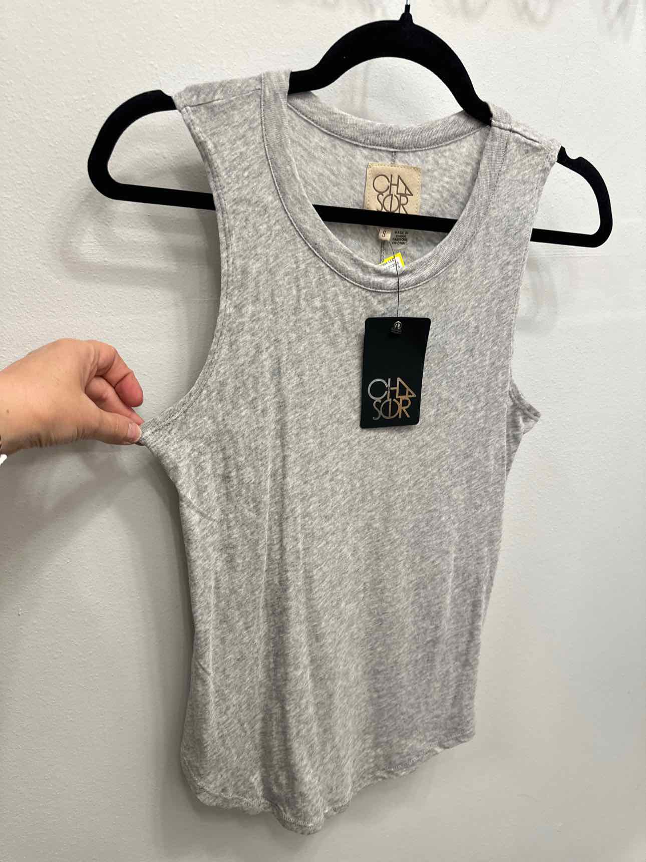 CHASER Size Small Grey Top