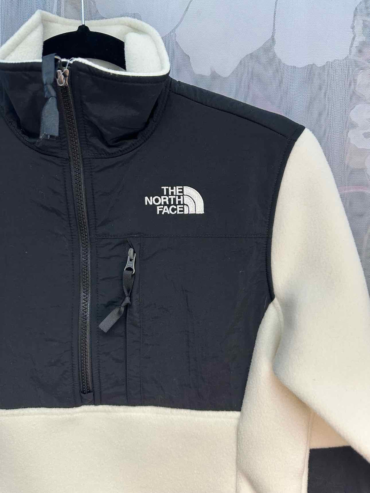 The North Face Size Small White/Black sweat shirt