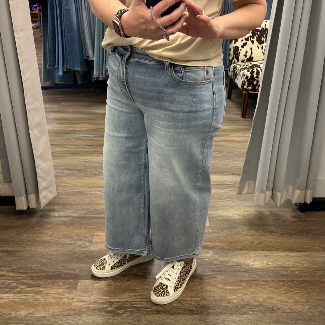 Judy Blue Mid Rise Wide Leg Crop Denim Jeans