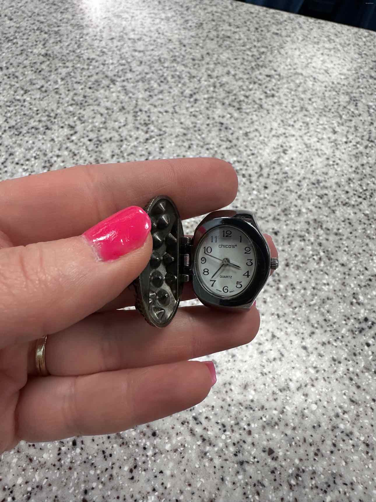 Chicos Stretch Clock Ring