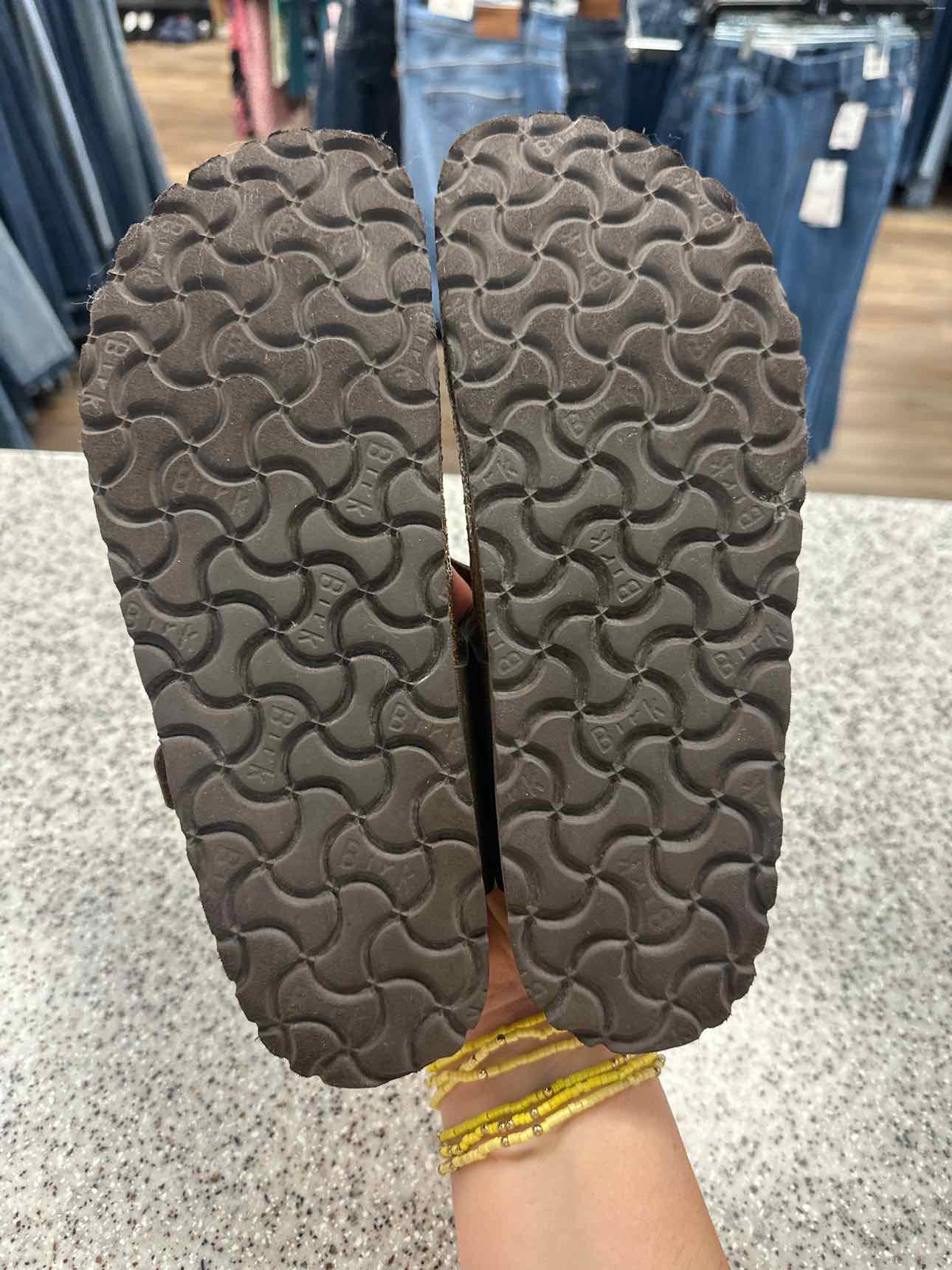 Birkenstock Size 38 Golden Brown Narrow Gizeh Classic Thong Sandal