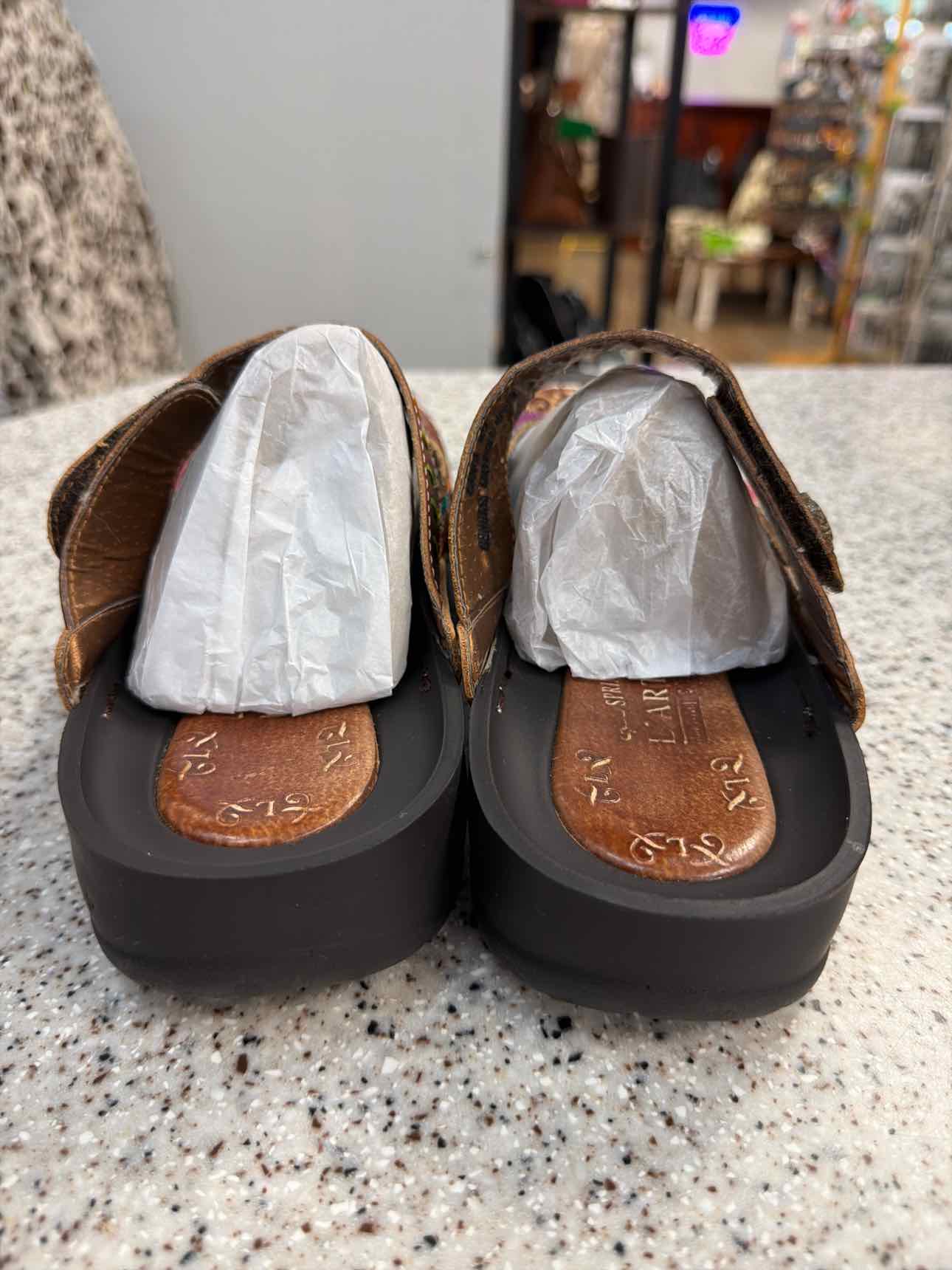 L'artiste Size 40 Brown/Multi Shoes