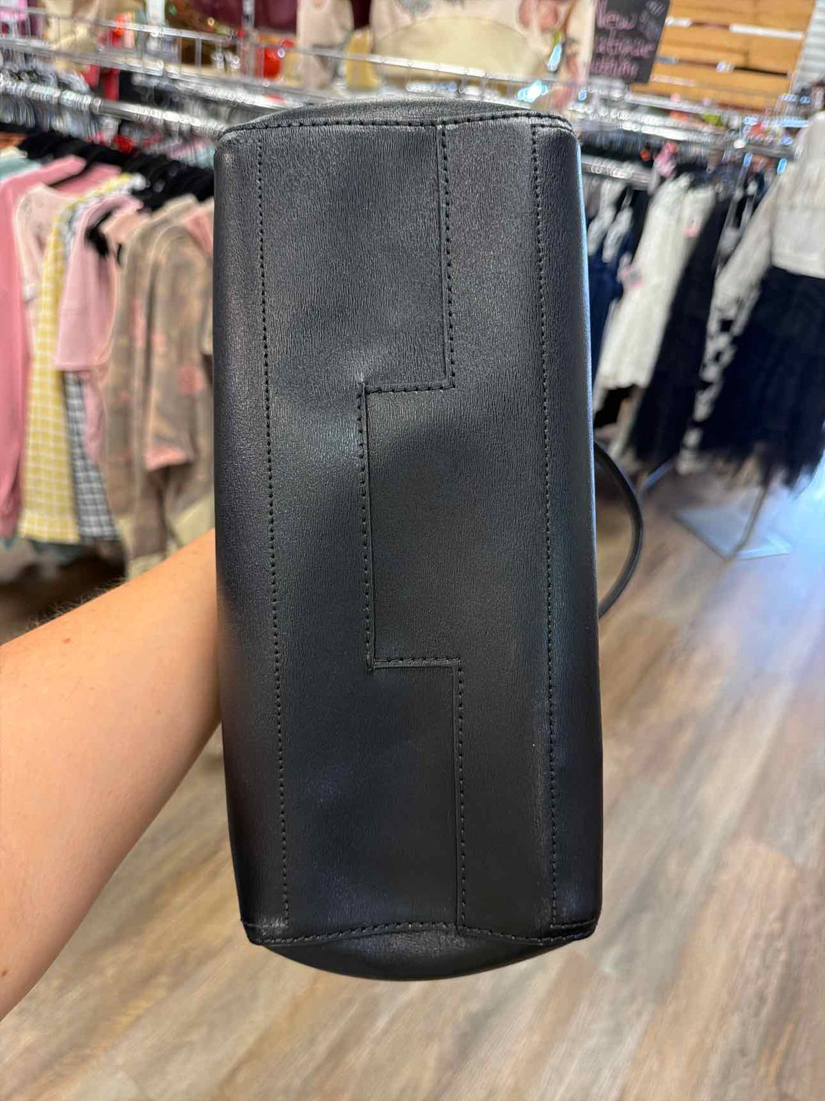 Tory Burch Size Medium Black Handbags