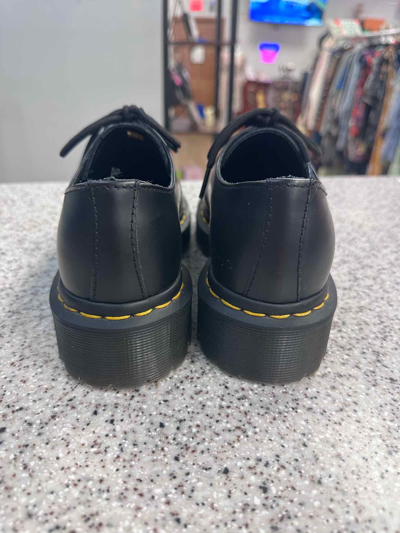Dr. Martens Size 7 Black Oxford Leather Shoes